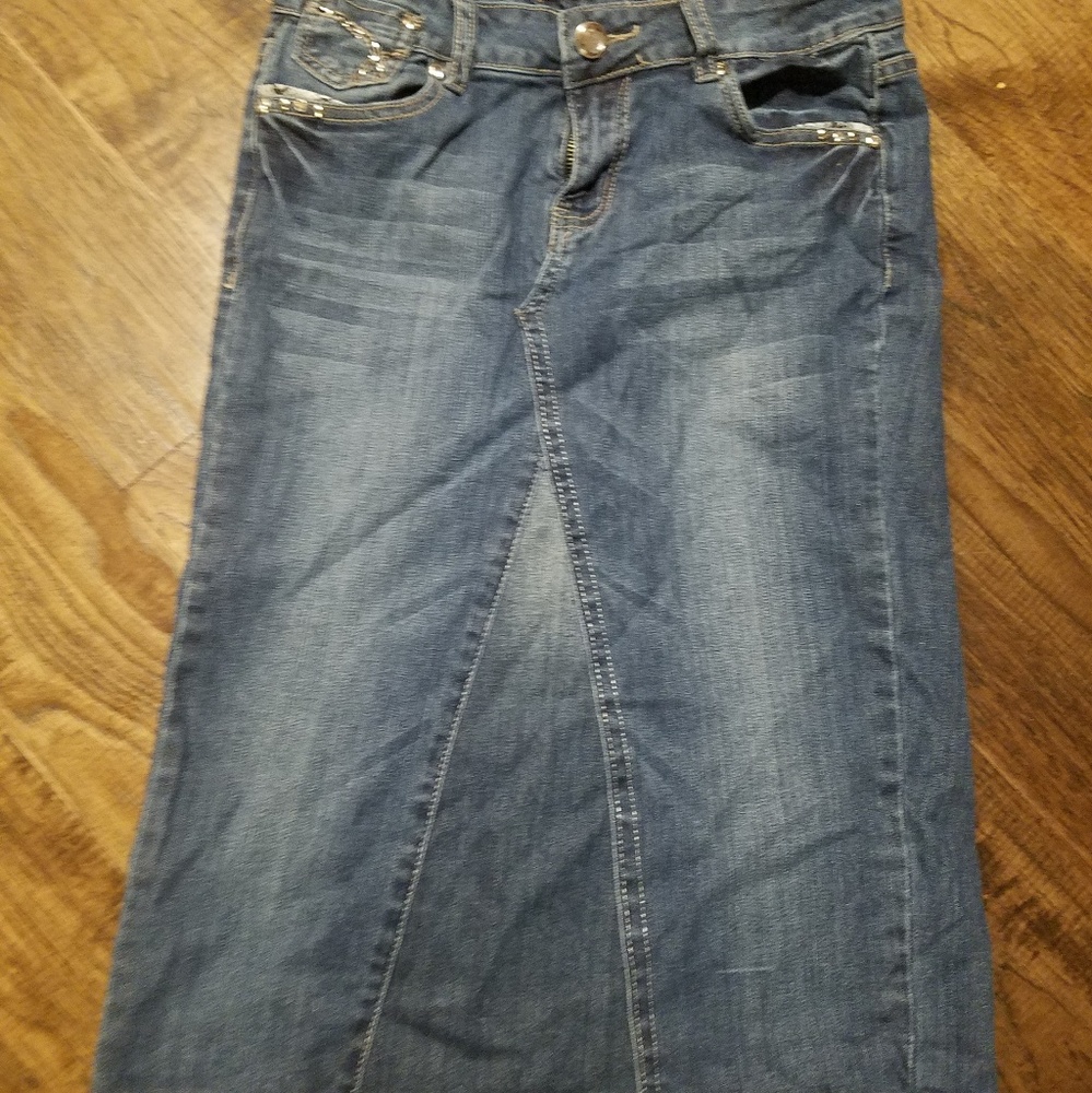 Size 7 la star embellished denim jean skirt